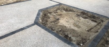 Réalisation d’un béton désactivé avec pose de chainettes pavées