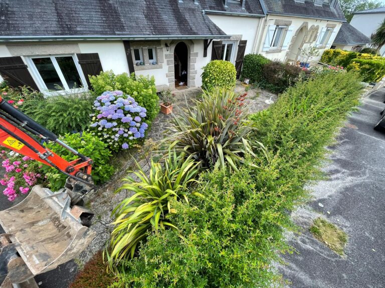 Reamenagement dun jardin de ville clotures alu paves allee et entree en beton desactive 4 - Quimper Concarneau