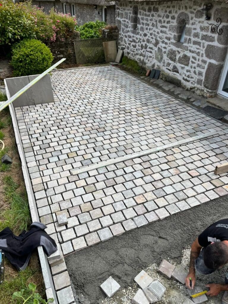 Terrasse en paves Retenues en dalles de gres 1 1 - Quimper Concarneau